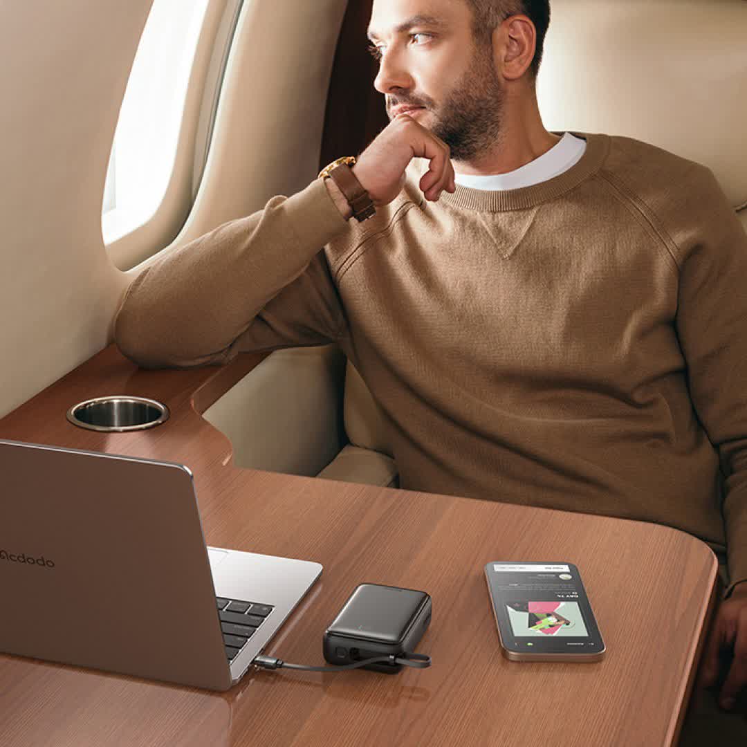 عکس پاوربانک 65 وات مک دودو مدل MC-637 ظرفیت 20000mAh با کابل جمع شونده پاوربانک 65 وات مک دودو مدل MC-637 ظرفیت 20000 میلی آمپر ساعت مناسب برای لپ تاپ در هواپیما
