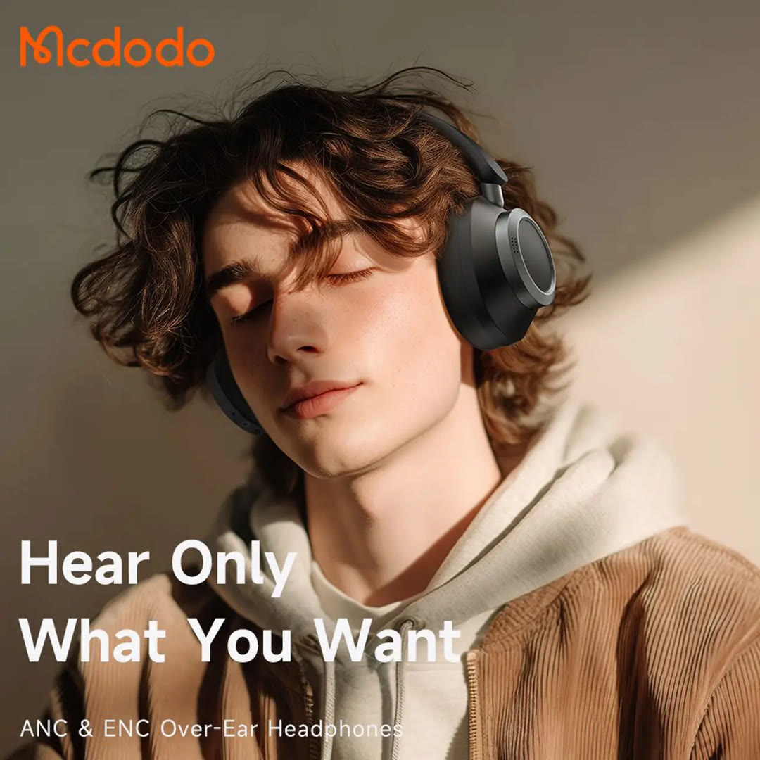 MCDODO HP-582 T03 superior active noise cancelling headphones در گوش یک پسر
