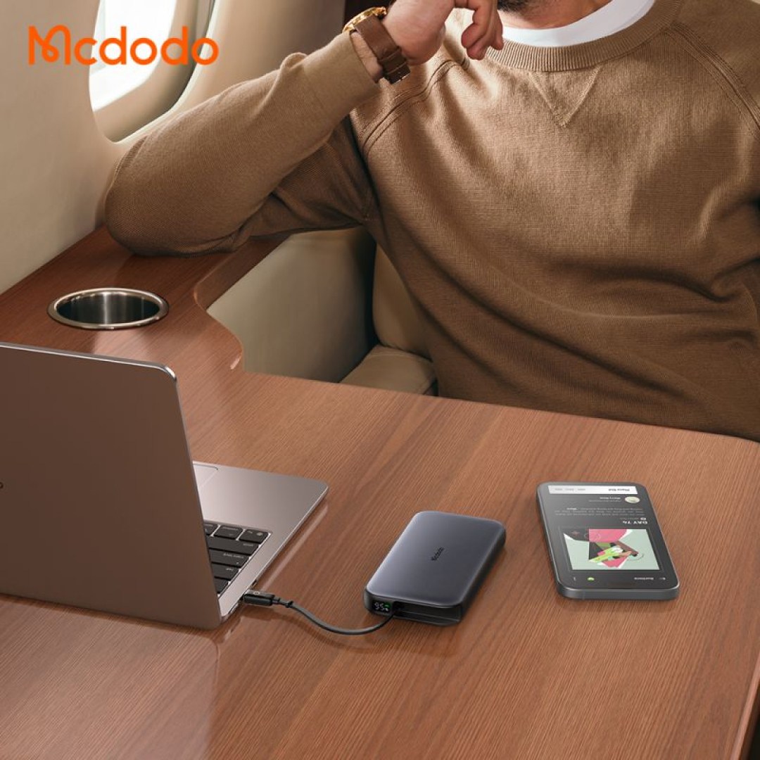 عکس پاوربانک 35 وات مک دودو مدل MC-0730 ظرفیت 10000mAh با کابل جمع شونده اوربانک 35 وات مک دودو مدل MC-0730 ظرفیت 10000mAh با کابل متصل برای شارژ لپ تاپ
