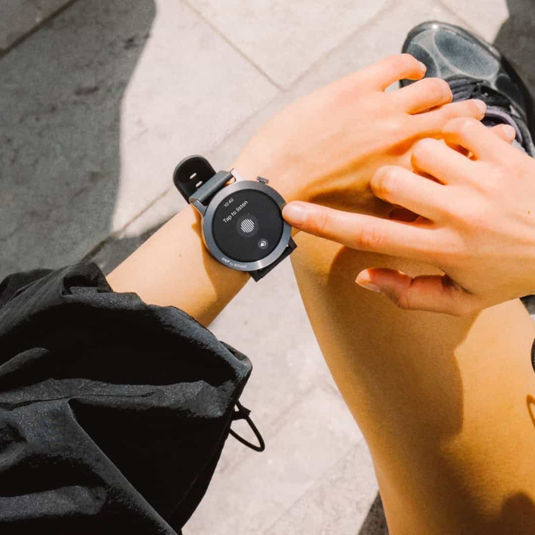 ساعت هوشمند CMF Watch 3 Pro ناتینگ | رنگ خاکستری در دست