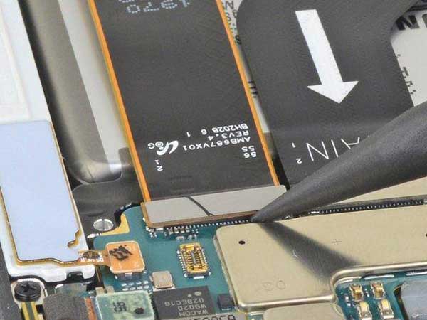 عکس کیفیت و انواع ال سی دی گوشی اندروید؛ تفاوت SVC، اورجینال، چین، OLED، IC و استوک اتصال فلت نمایشگر گوشی به برد