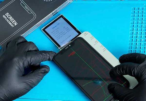 عکس کیفیت و انواع ال سی دی گوشی اندروید؛ تفاوت SVC، اورجینال، چین، OLED، IC و استوک بررسی فیت نمایشگر داخل فریم ال سی دی
